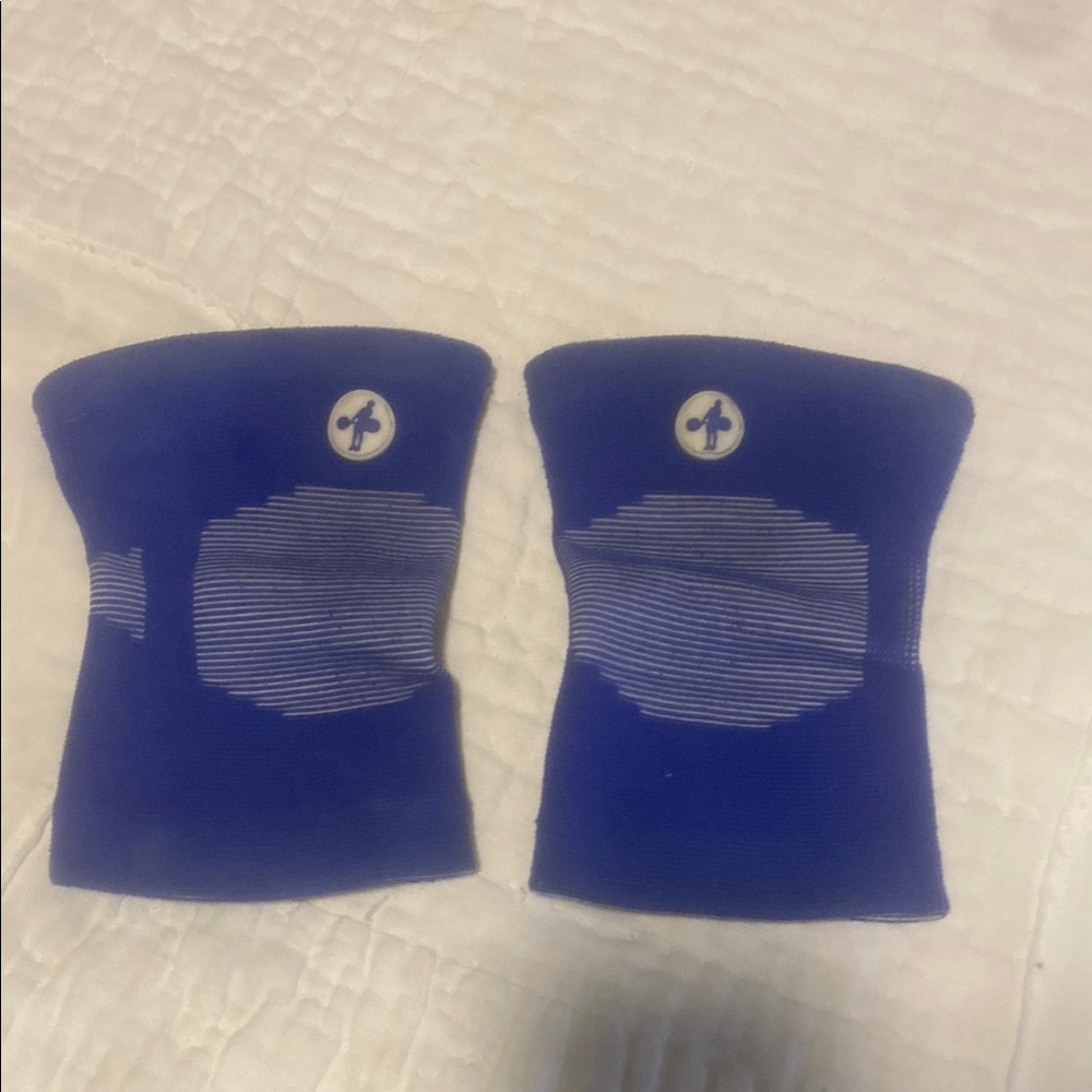 Hook Grip. Blue. S. Athletic Knee Sleeves.